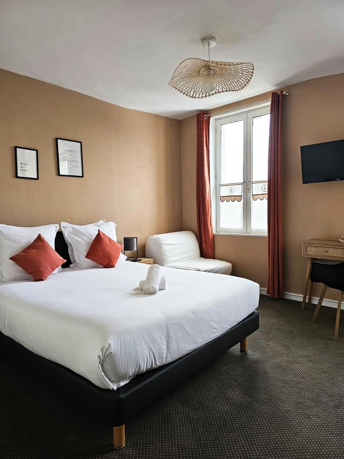 Hotel Le Lion D'Or Bernay  Esterno foto
