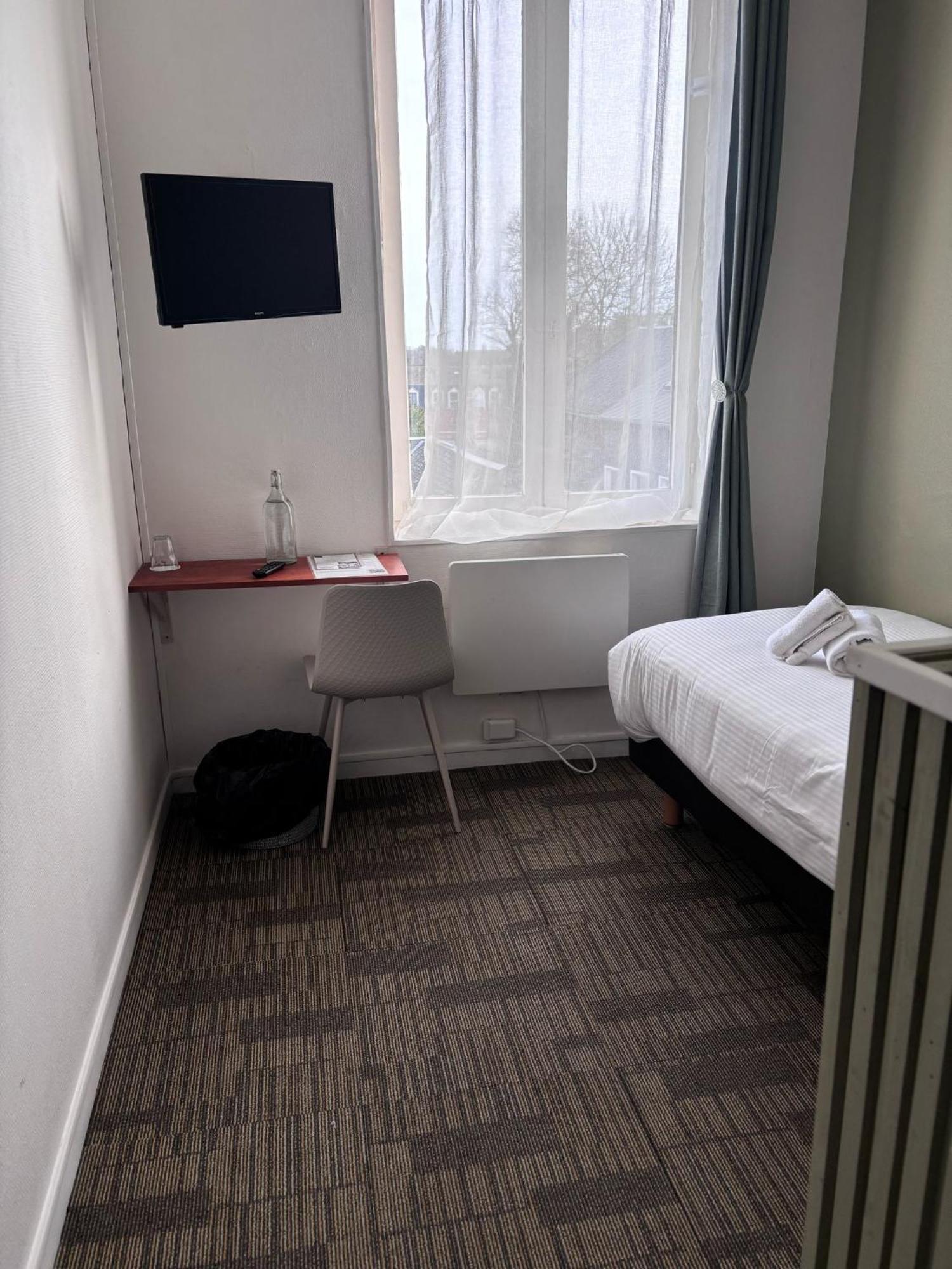 Hotel Le Lion D'Or Bernay  Esterno foto