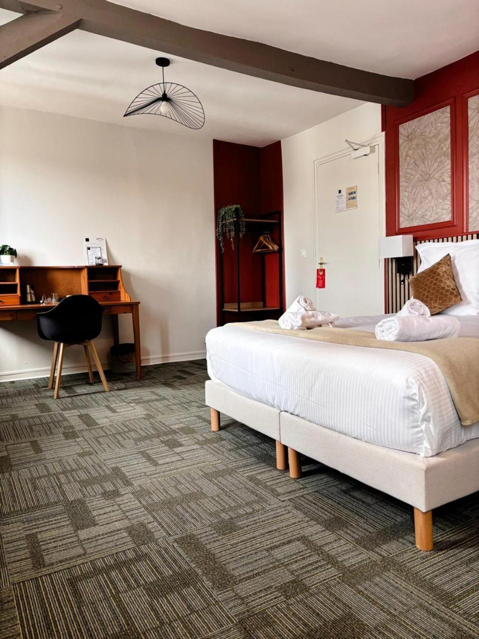 Hotel Le Lion D'Or Bernay  Esterno foto