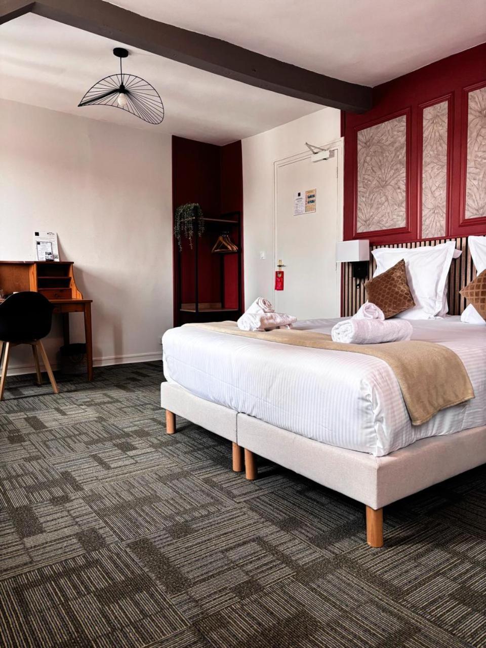 Hotel Le Lion D'Or Bernay  Esterno foto